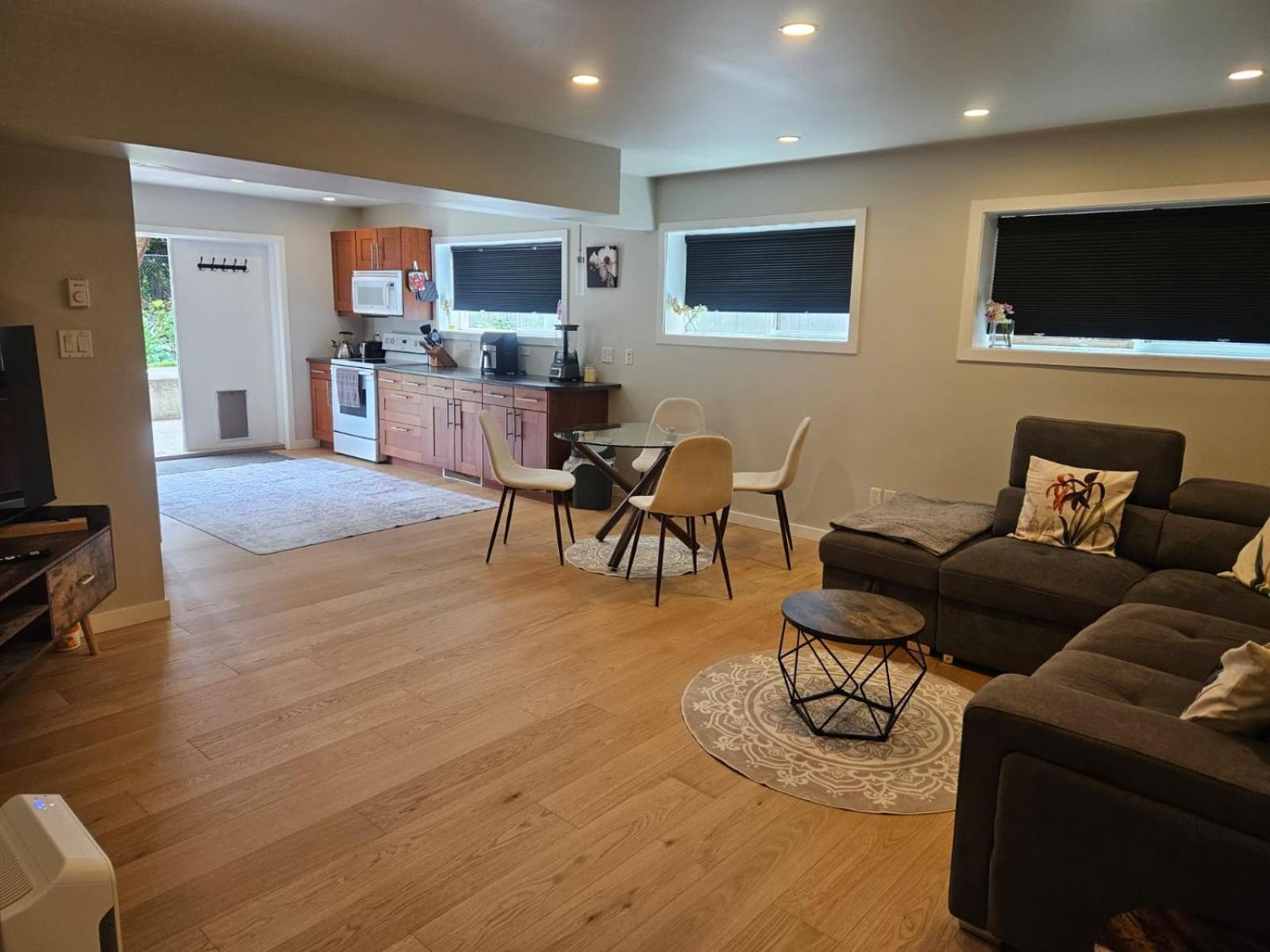 Lovely 1 Bedroom Suite Near Town Victoria Exterior foto